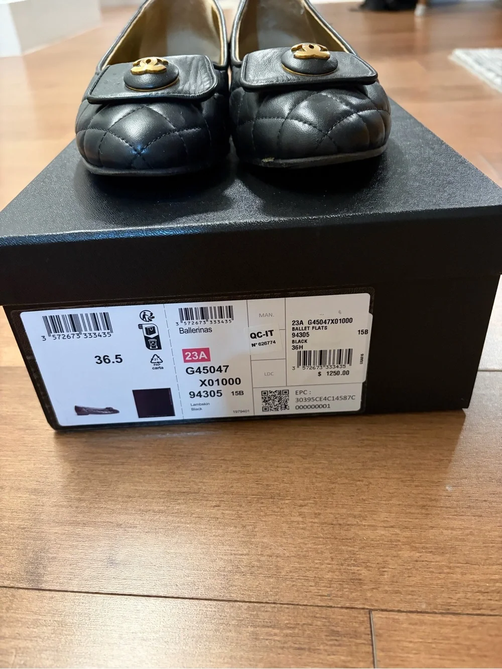 CHANEL Black Quilted Leather Ballet Flats with Gold CC Plaque